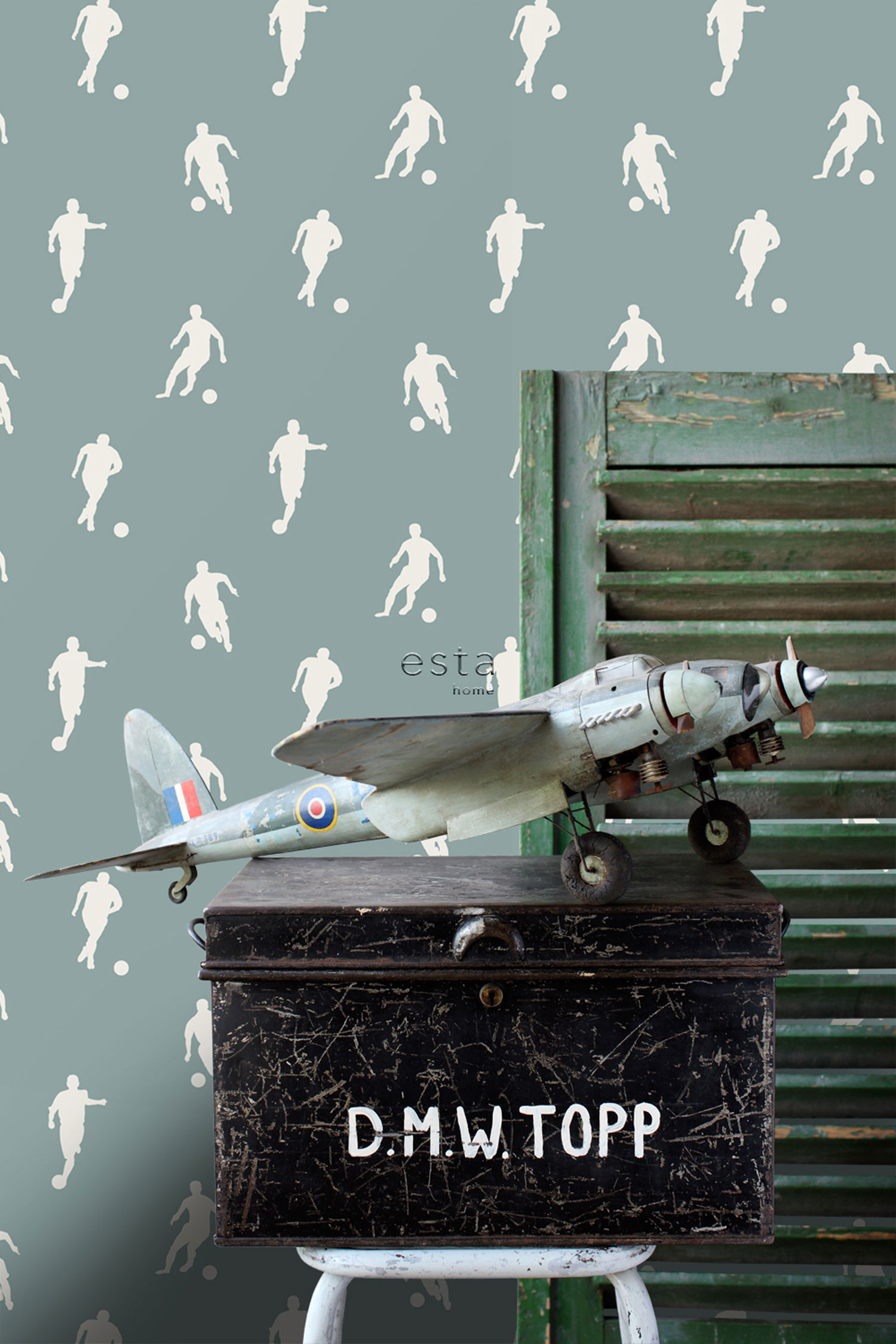 Blaugrüne Vliestapete mit Fußballspielern, 139506, To the Moon and Back, Esta Home