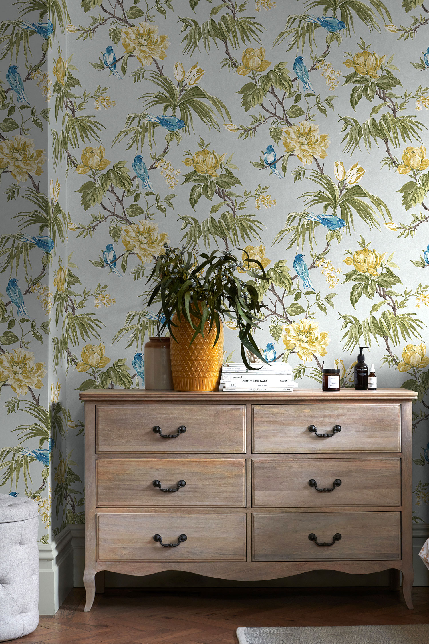 Romantische graue Tapete mit Blumen und Vögeln, 118257, Next