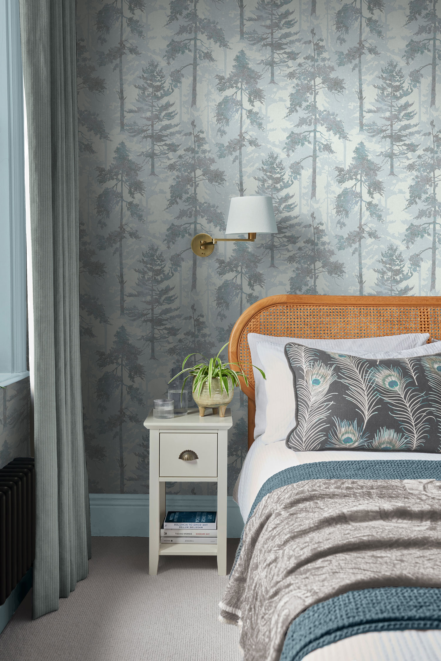 Graublaue Vliestapete, Wald, Bäume, 121423, New Eden, Graham&Brown Premium