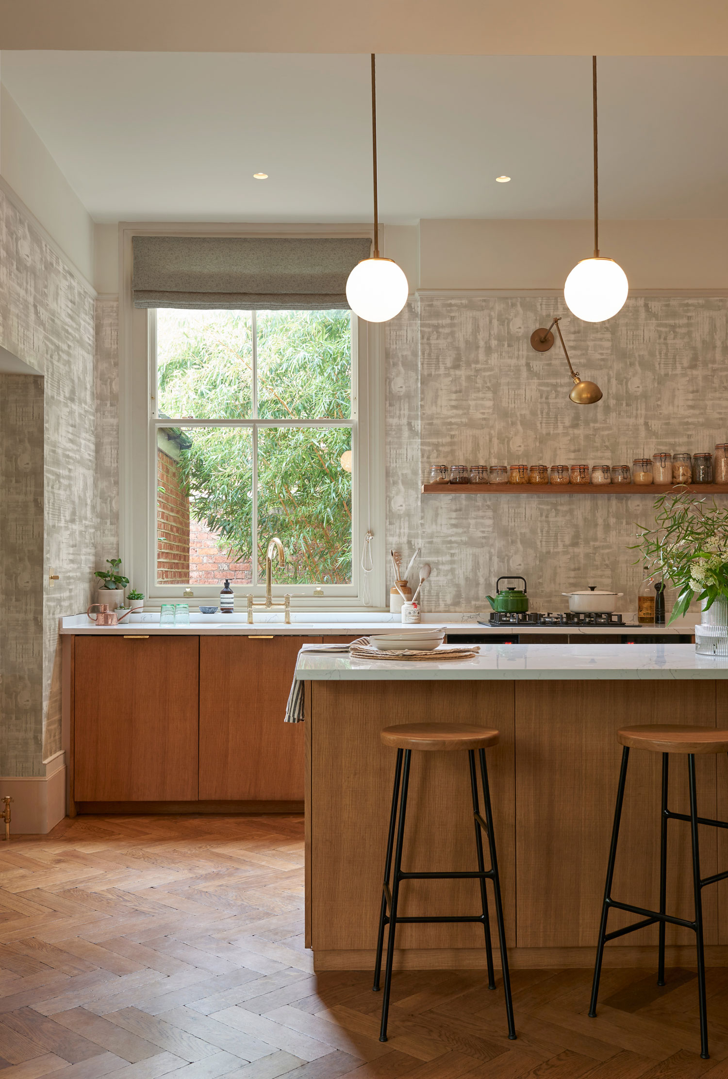 Grau-beige Vliestapete, 121437, New Eden, Graham&Brown Premium