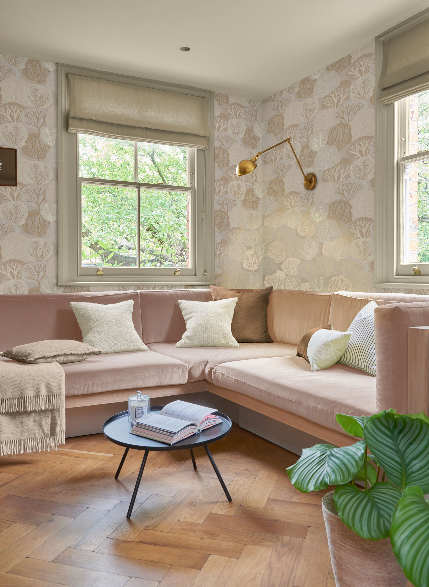 Graue Vliestapete, Bäume, 121443, New Eden, Graham&Brown Premium