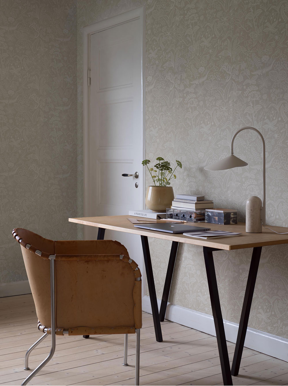 Graue Tapete, Blumen, Blätter, Gesichter, 1981, Icons, Borastapeter