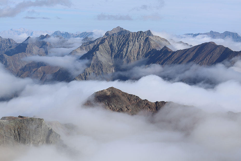 Fototapeten nach Maß, Berggipfel in den Wolken, 10213, Vavex