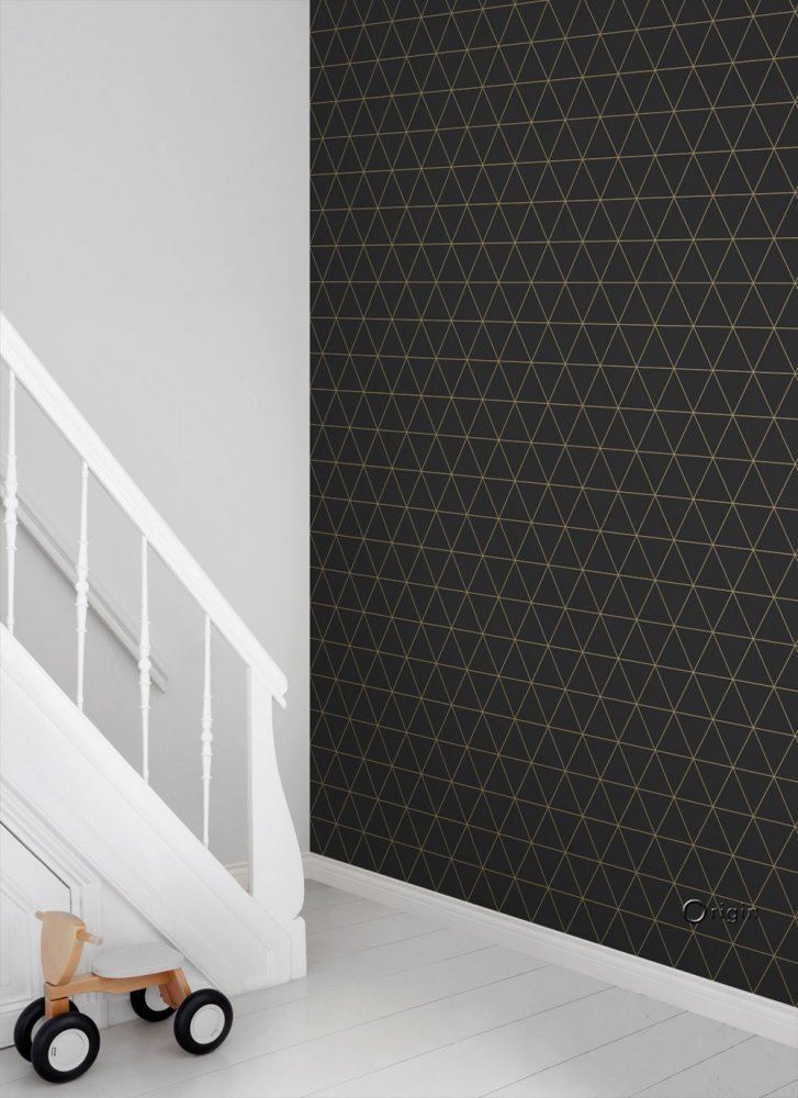 Schwarze Tapete mit geometrischen mustern - goldene Umrisse von Dreiecken, Vliestapete 347684, City Chic, Precious, Origin