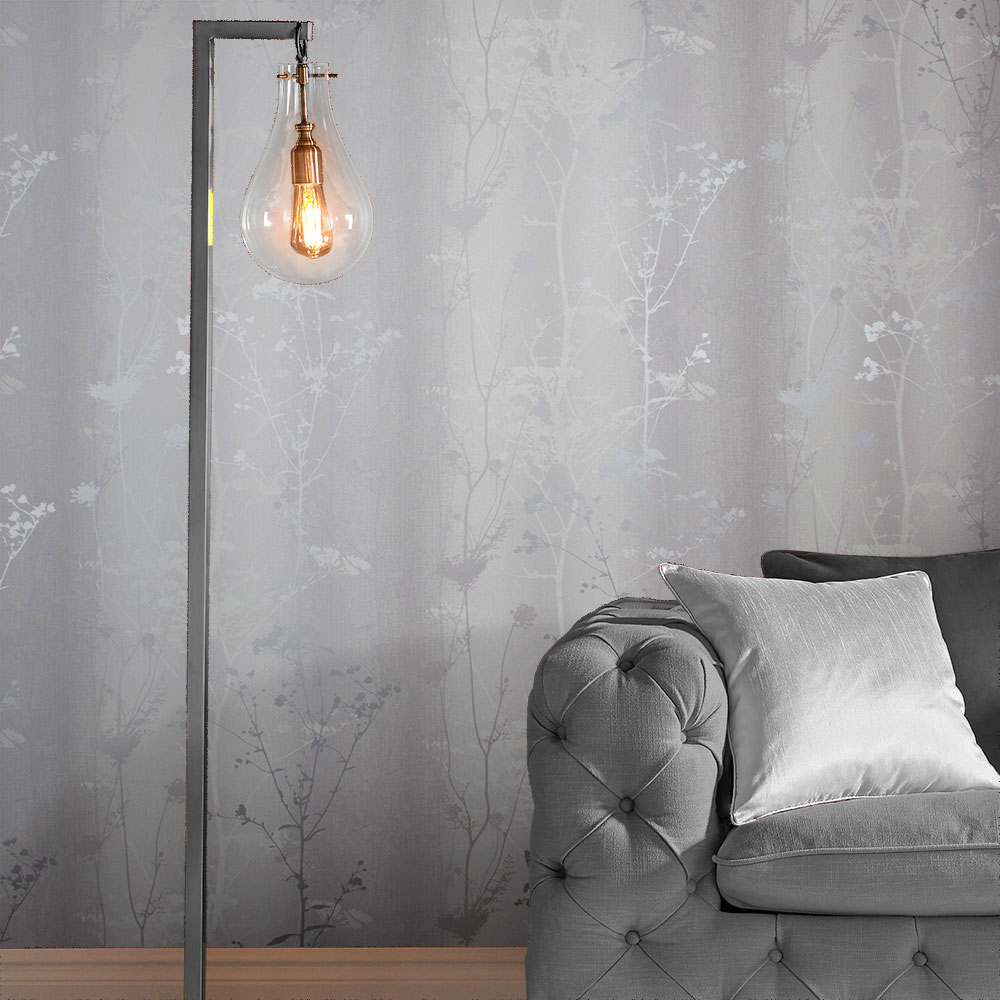 Grau-silberne Tapete mit Wiesenblumen 104070, Reclaim, Graham&Brown